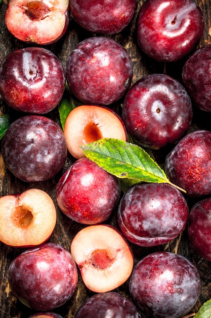 Fresh, ripe plums with leaves.