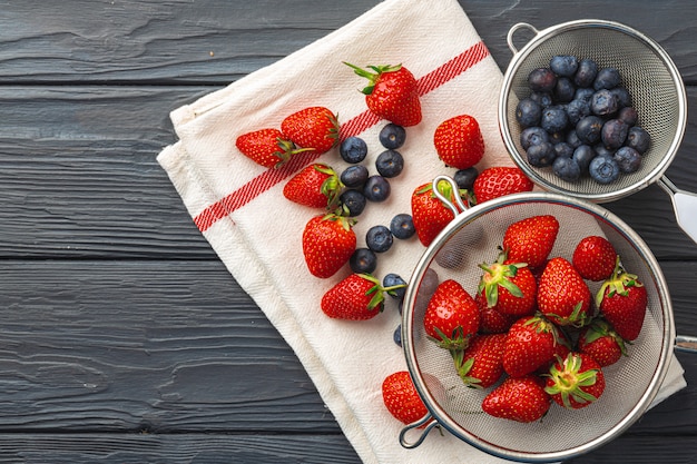 Fresh ripe strawberry and blueberry in bowl