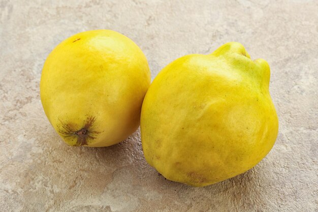 Foto frutta di quince gialla fresca e matura