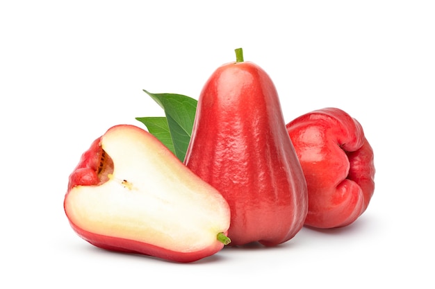 Photo fresh rose apple with cut in half isolated