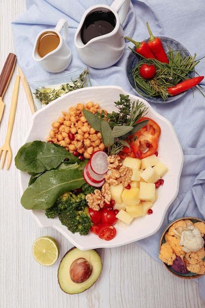 Photo fresh salad plate with mixed greens