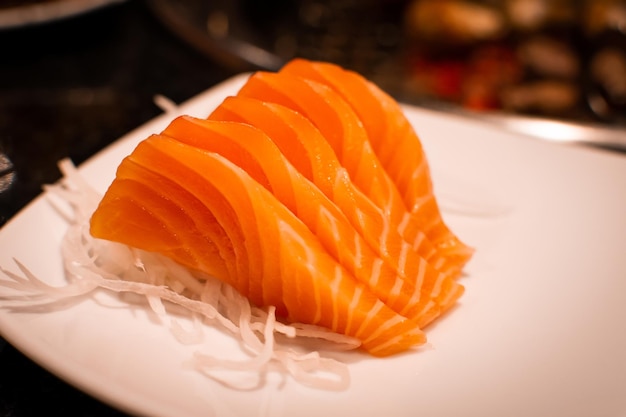 Foto sashimi di salmone fresco fetta famoso stile alimentare giapponese