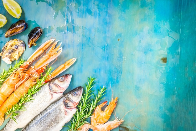 Photo fresh seafood on blue background