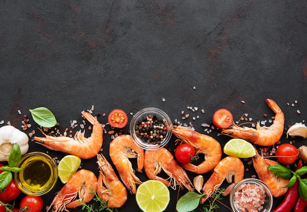 Photo fresh seafood - shrimps with vegetables
