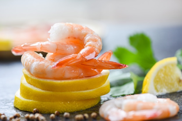 Fresh shrimps on lemon served on plate