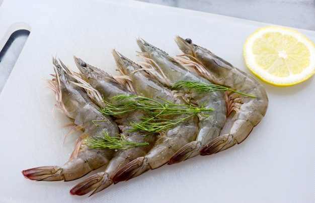 Fresh Shrimps with herbs and lemon
