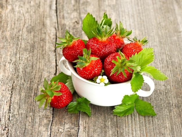 Fresh strawberries with leaves and flowers