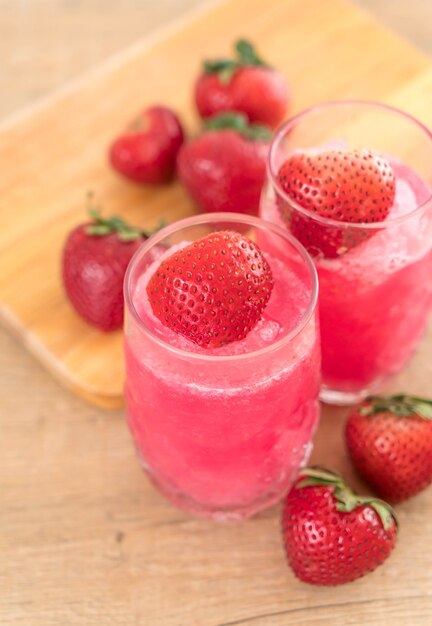 fresh strawberry smoothie 