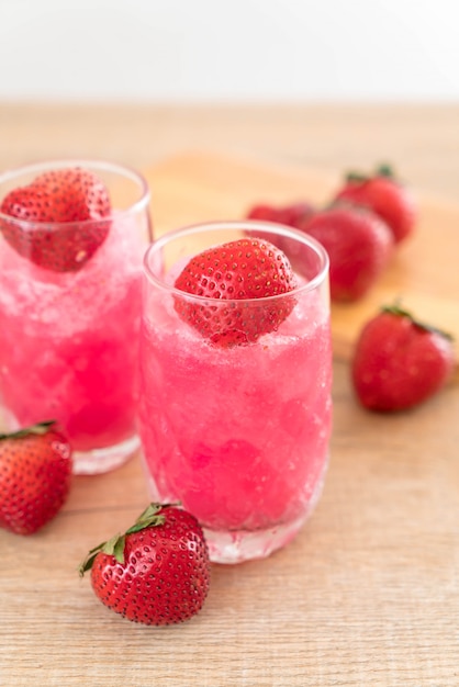 fresh strawberry smoothie 