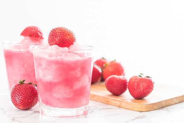 fresh strawberry smoothie 