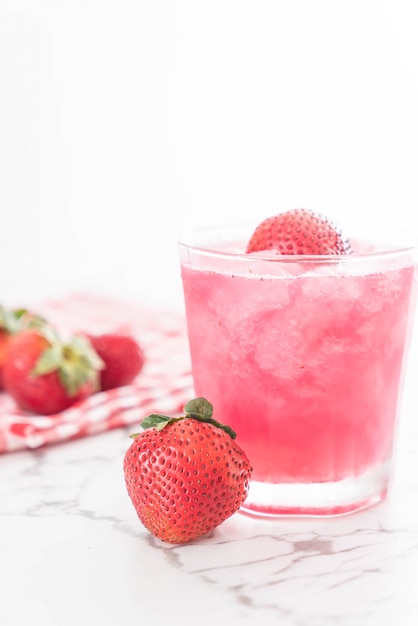 fresh strawberry smoothie 