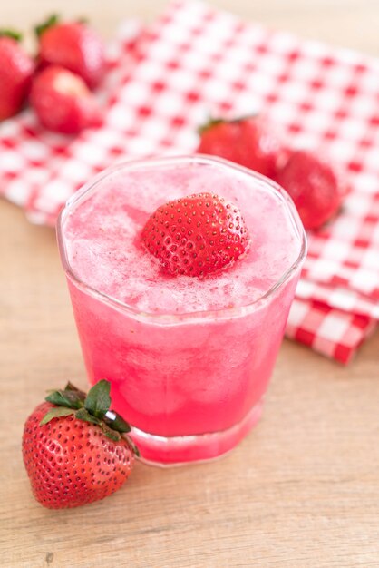 fresh strawberry smoothie 
