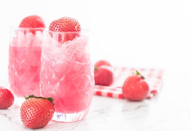 fresh strawberry smoothie 