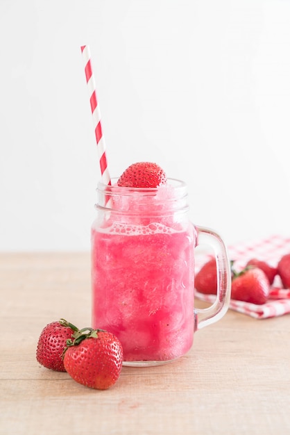 fresh strawberry smoothie 