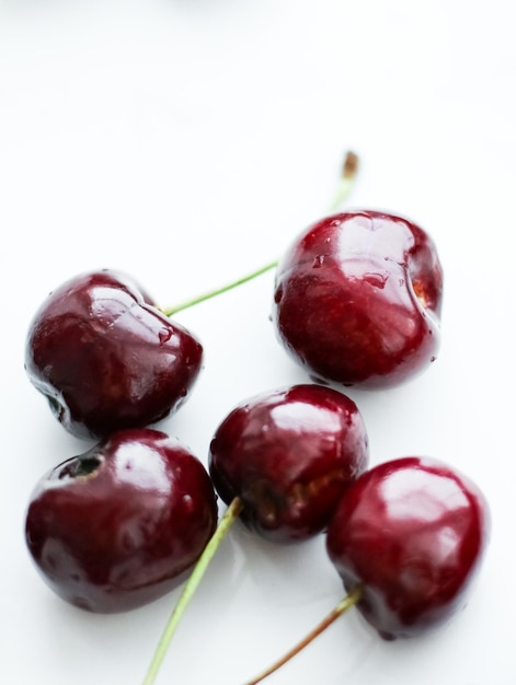 Fresche ciliegie succose bacche di ciliegie frutta dessert come sfondo di una dieta sana