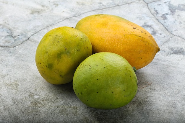 Photo fresh sweet and juicy mango heap