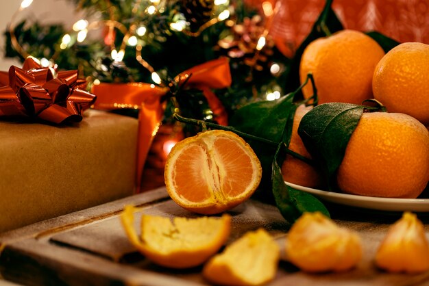 Foto mandarini freschi per la tavola delle vacanze di capodanno