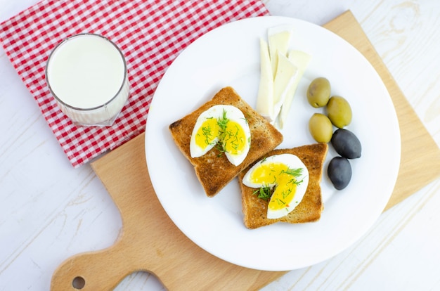Fresh toast with eggs, olives and soy cheese