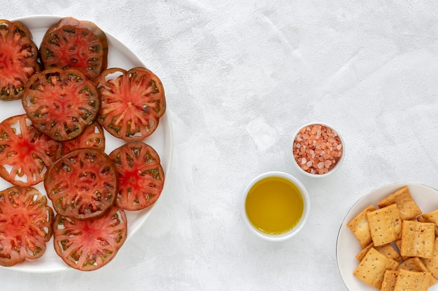 Carpaccio di pomodoro fresco con olio d'oliva