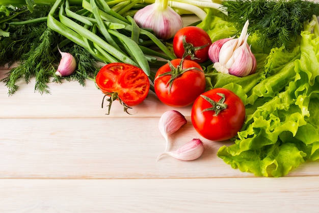 Pomodoro fresco e aglio, posto per il testo