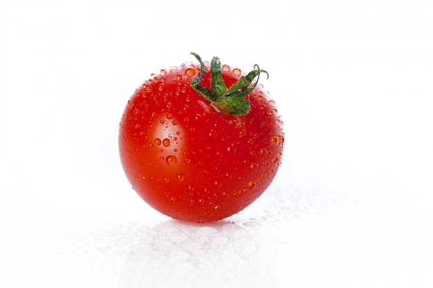 写真 新鮮なトマト、白で隔離