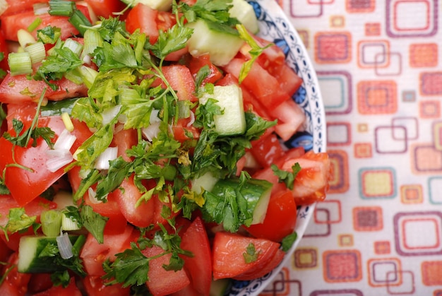 Свежий томатный салат