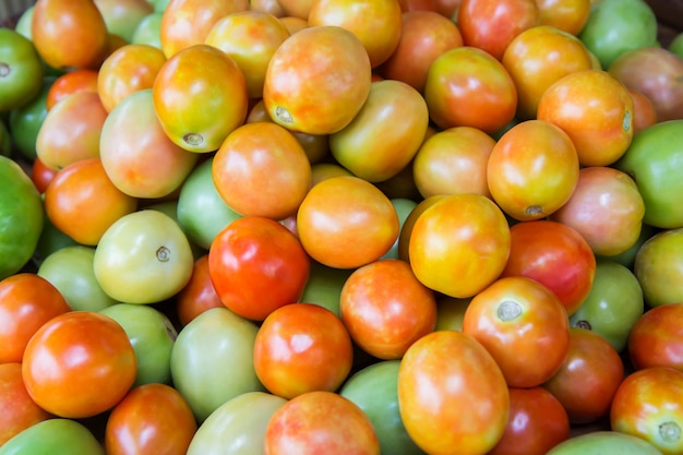 Pomodoro fresco da vendere al mercato