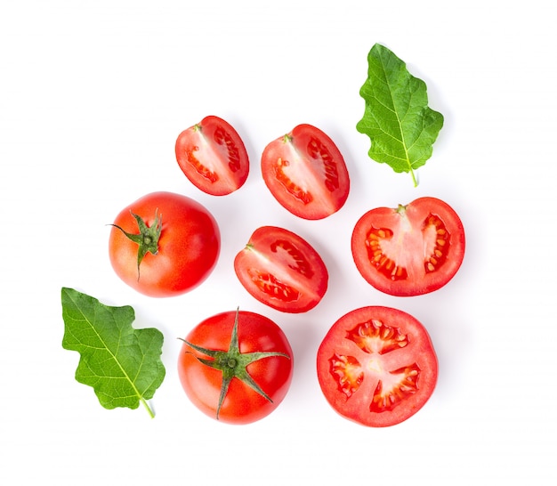 Photo fresh tomatoes with leaves