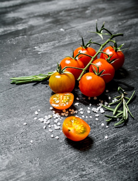 Fresh tomatoes with salt and rosemary