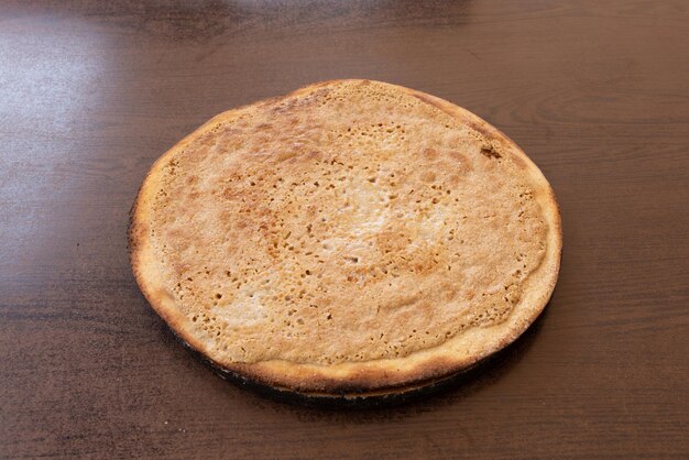 焼きたての伝統的なトルコのパン
