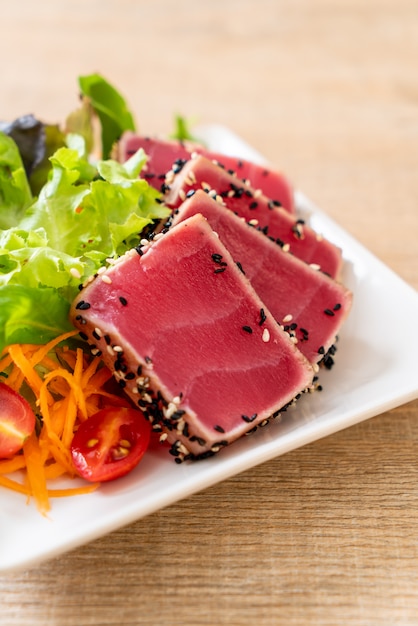 fresh tuna raw with vegetable salad