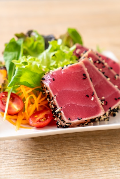 fresh tuna raw with vegetable salad