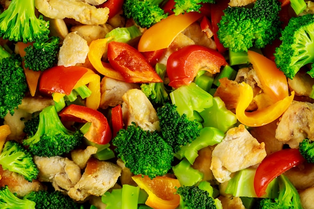 Fresh vegetable salad with bell pepper and chicken