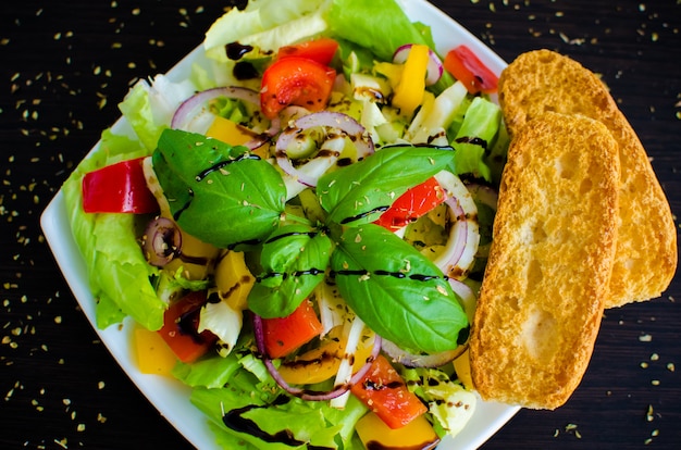 Fresh vegetable salad with bread