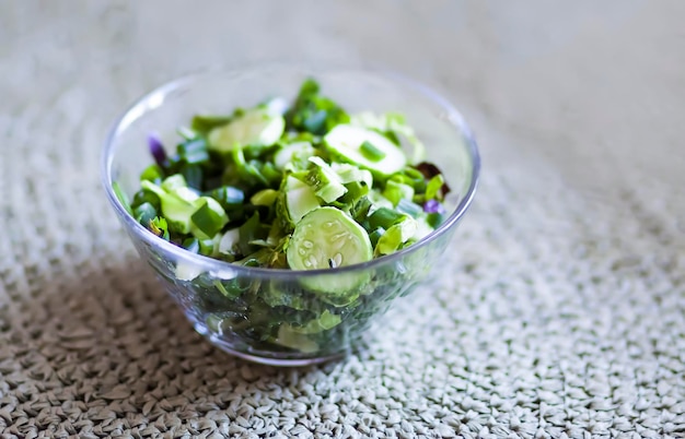 Фото Соль из свежих овощей здоровое питание огурцы и зеленый укроп