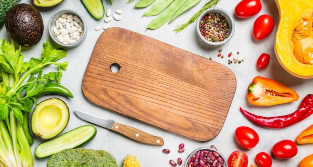 Photo fresh vegetables and cutting board