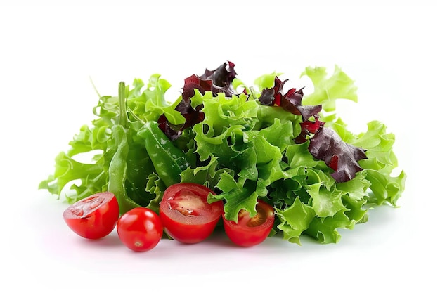 Свежие овощи и листовый салат на белом фоне