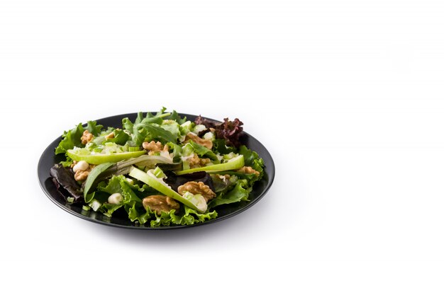 Photo fresh waldorf salad in black plate isolated