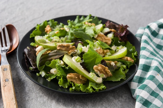 Photo fresh waldorf salad on a plate