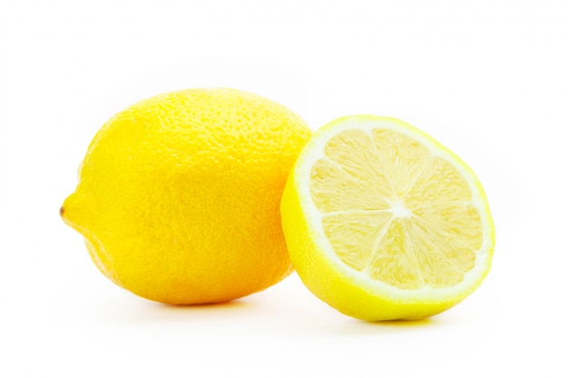 Limoni gialli freschi