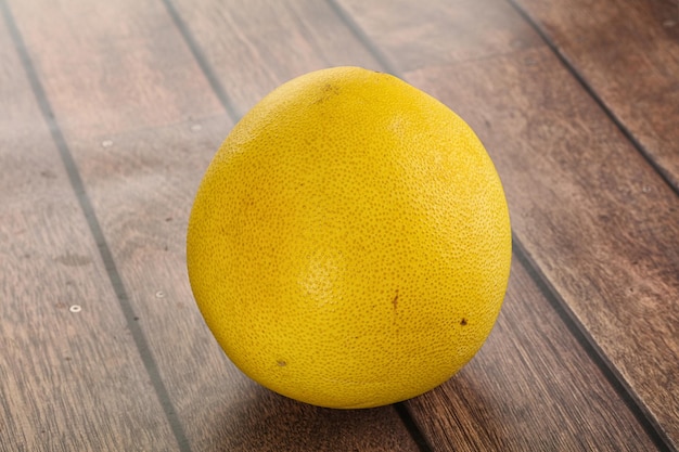 Photo fresh yellow sweet tropical pomelo