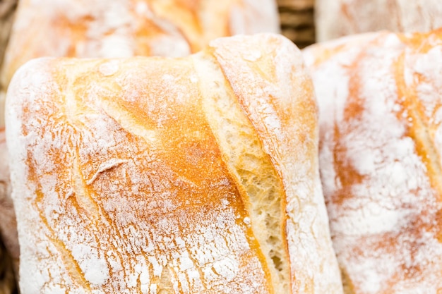 Foto pane appena sfornato al mercato locale.