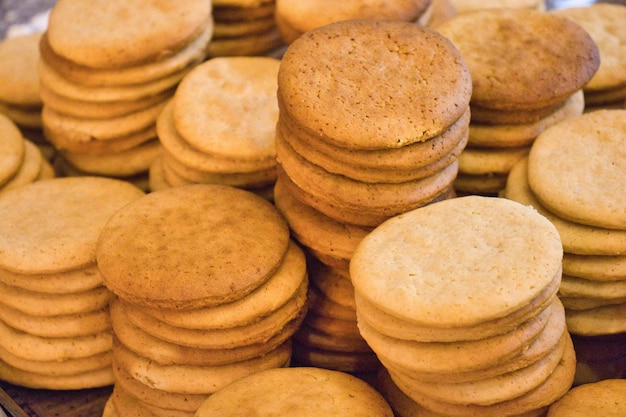 아르헨티나 알파호레스를 준비하기 위해 갓 구운 쿠키