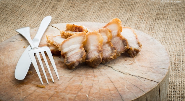 Photo freshly baked crispy pork belly