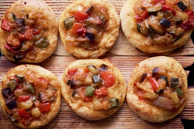 Mini pizze appena sfornate