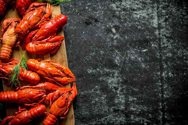 Photo freshly cooked red crayfish on a cutting board