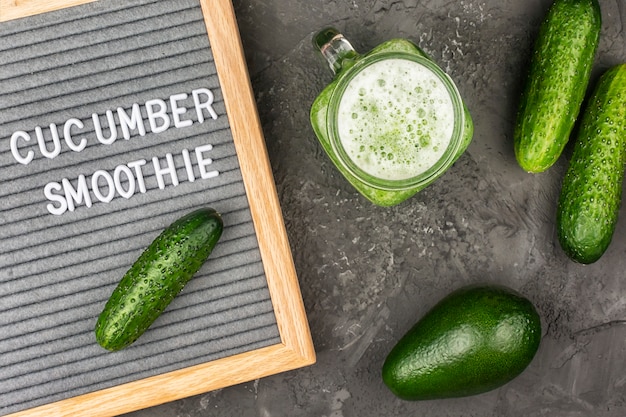 Photo freshly squeezed cucumber juice. useful smoothie