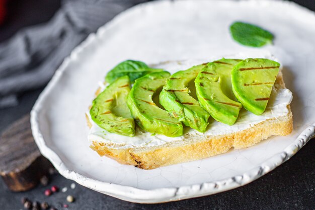 揚げアボカドグリルバーベキュー野菜サンドイッチベジタリアンスナック