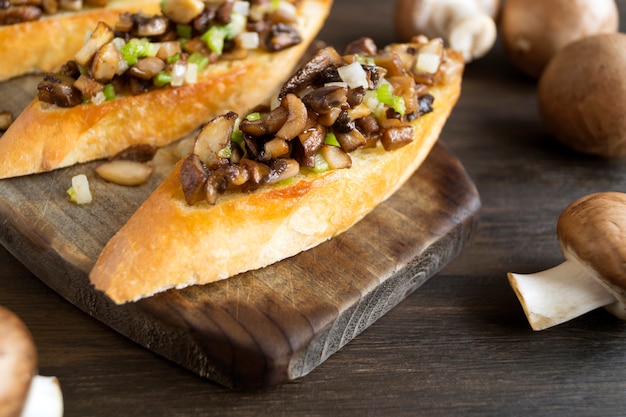 Fried baguette slices with mushrooms, garlic and herbs.