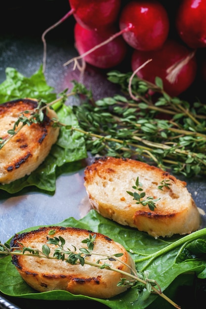 Fried bread croutons with vegetables